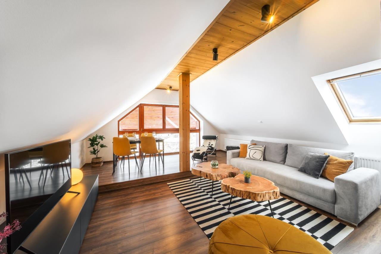Cozy Mountain Attic Apartment In High Tatras Vel'ka Lomnica Exterior photo